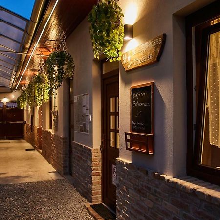 Abraham Vintage Szobak & Apartmanok Pécs Eksteriør billede