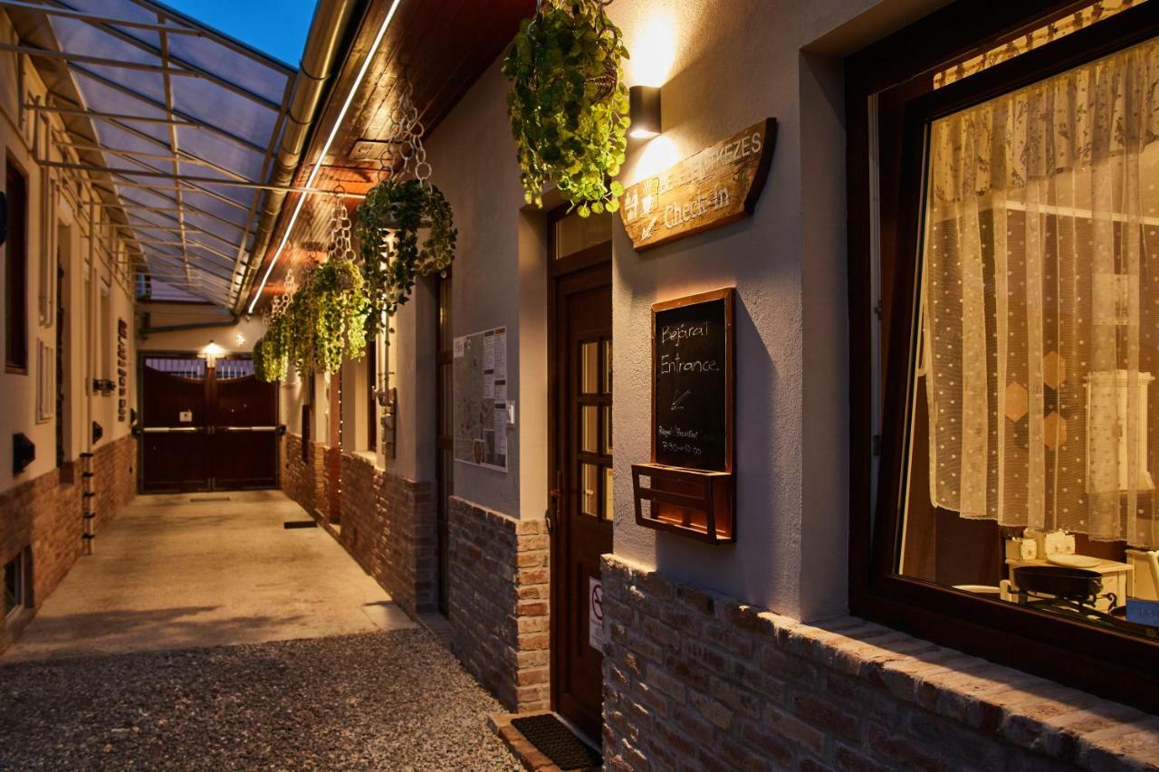 Abraham Vintage Szobak & Apartmanok Pécs Eksteriør billede